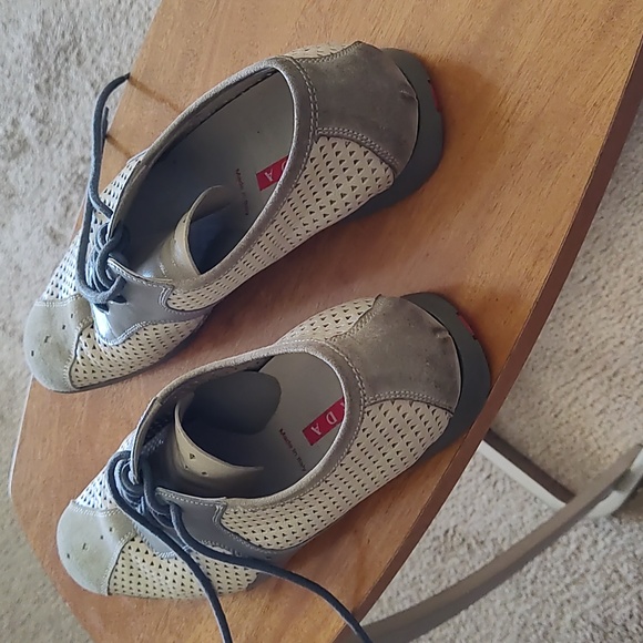 Prada Vintage Cream and Gray Oxfords Size 7.5 - Picture 2 of 5